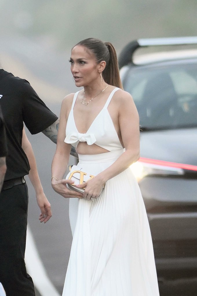 jerseyshorevibe's tweet photo. Michael Rubin’s 4th of July Bash: See Photos Of Jennifer Lopez, Emily Ratajkowski, &amp; More Stars

THE destination for celebrities this fourth of July was undoubtedly the Hamptons in New York.

#MichaelRubin #FourthOfJulyBash #HamptonsParty #CelebrityGathering #JenniferLopez https://t.co/Lm2UAKJbqO