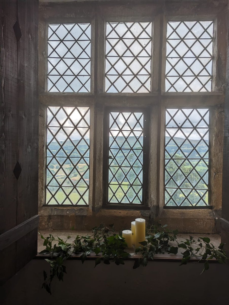 Our castle courtyard looked beautiful to welcome our wedding guests at the weekend & little touches in nooks & crannies can make all the difference. Be inspired! 

#Attentiontodetail #unique #special #castlewedding #fairytale #countrywedding