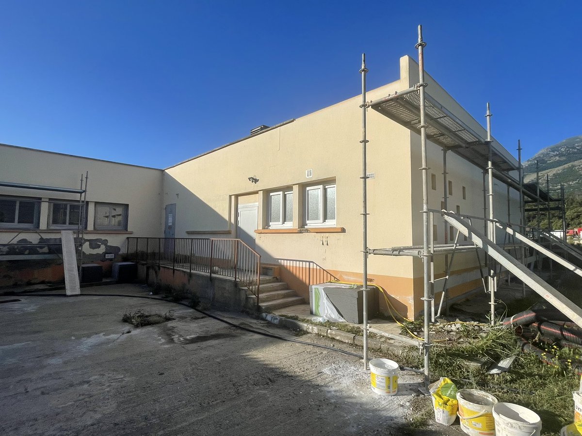 UIISC5CORTE's tweet photo. Totalement investi pour la #CONDIPERS, engagé pour la sauvegarde de notre environnement si précieux et si beau, le quartier de Chabrieres @UIISC5CORTE poursuit ses travaux d’isolement par l’extérieur afin de diminuer la consommation énergétique. https://t.co/zPTrVzocPP