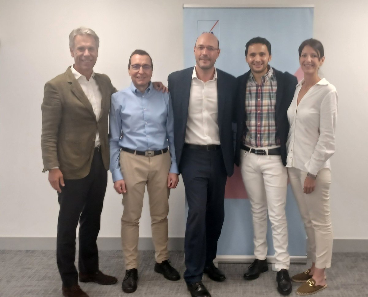 Esta semana, en la DT Norte, acogemos a las 3 nuevas incorporaciones en el area comercial. Desarrollo interno con mucha ilusión  ¡¡¡Juntos haremos que suceda!!! <a href="/AXASegurosEs/">AXA España</a>