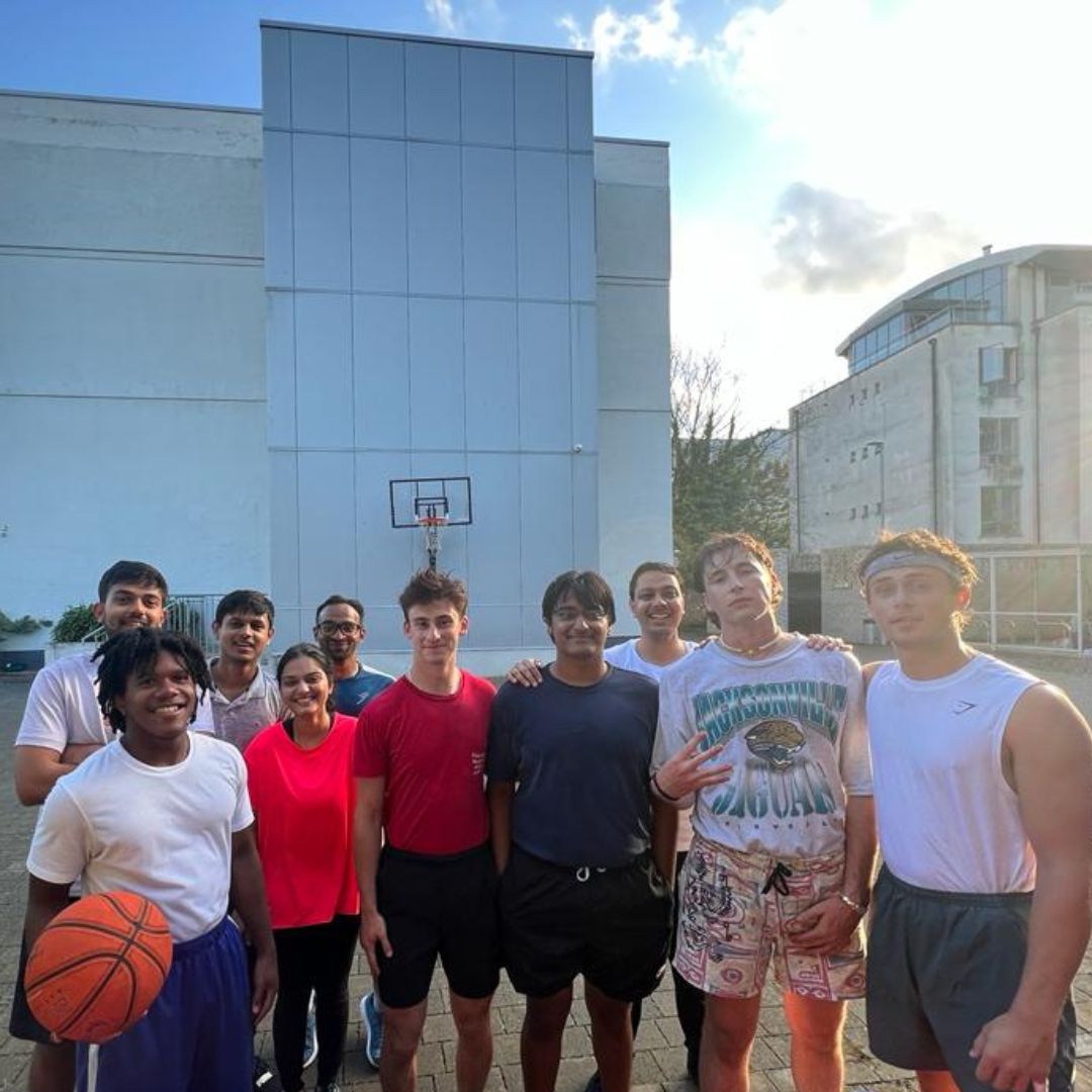 aparto student tweet media