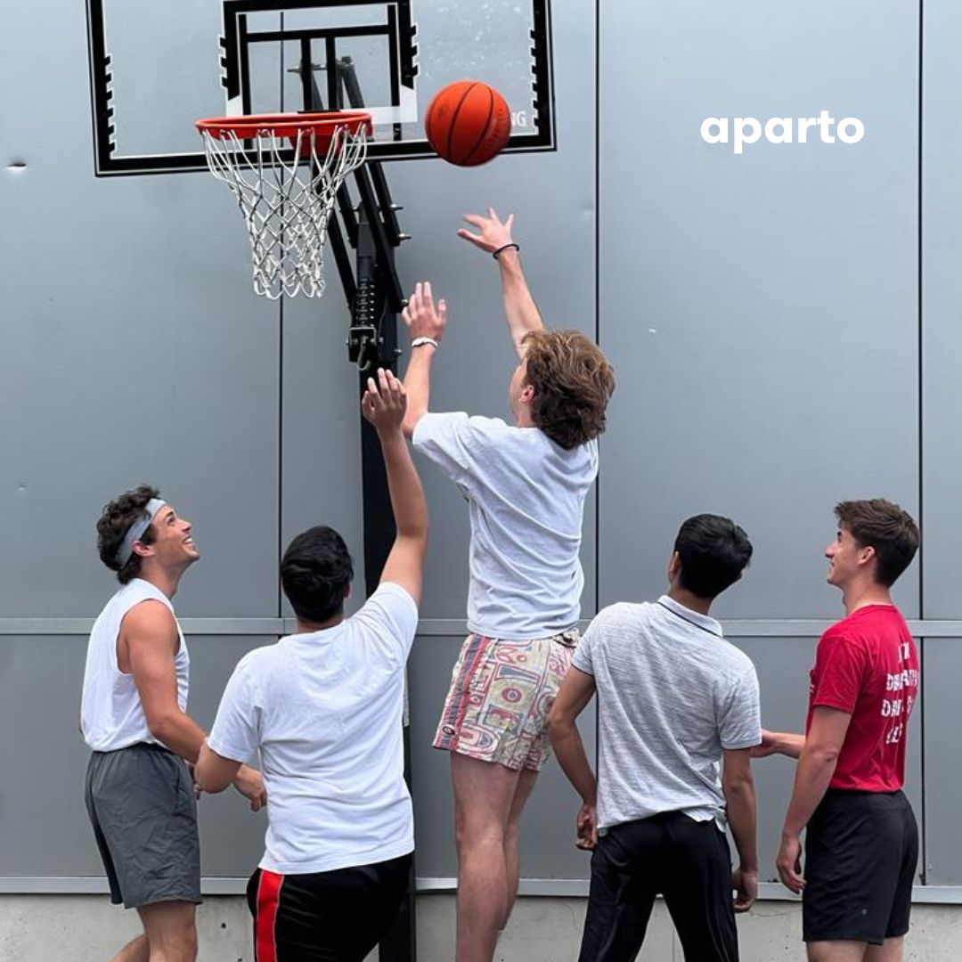 aparto student tweet media