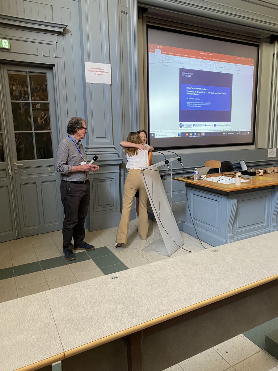 The #queen of the #Festival of #touch: Rochelle Ackerley <a href="/LabSomato/">Rochelle Ackerley, @rochelleackerley.bsky.social</a> #Marseille <a href="/IASATorg/">IASAT.org</a>
