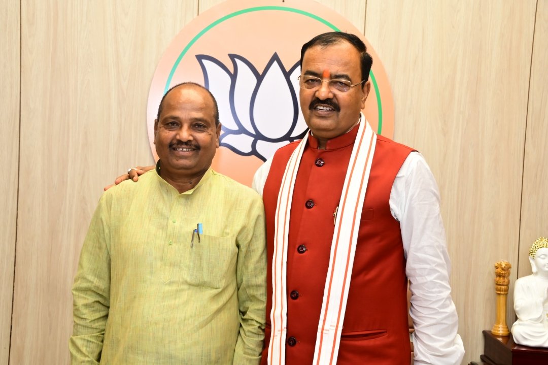 ramchandrakbjp's tweet photo. एक-एक पल भारतीय जनता पार्टी की सेवा में समर्पित ऐसे  हमारे माननीय उपमुख्यमंत्री आदरणीय केशव प्रसाद मौर्य जी से उनके आवास पर शिष्टाचार भेंट हुई माननीय जी से आशीर्वाद भी प्राप्त हुआ
@kpmaurya1 
@AmitShah 
@myogiadityanath 
@narendramodi 
@sunilbansalbjp 
@PMOIndia 
@BJPSCMorcha https://t.co/3TiA8ajgsl