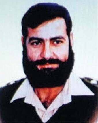 CMShehbaz's tweet photo. مجھ سمیت پوری قوم کیپٹن کرنل شیر خان شہید کو ان کے 24 ویں یوم شہادت پر خراجِ عقیدت پیش کرتی ہے۔ تاریخ گواہ ہے کہ قوموں کا وجود، ترقی اور بقا شہداء کے مقدس خون کی مرہون منت ہے۔ کیپٹن کرنل شیر خان شہید بہادری کا استعارہ تھے جنہوں نے مادر وطن کے دفاع میں لازوال جرات کا مظاہرہ کیا۔ پاکستانی قوم اپنے شہداء کی ہمیشہ مقروض رہے گی اور ان کے درجات کی بلندی کے لئے دعا کرتی رہے گی.