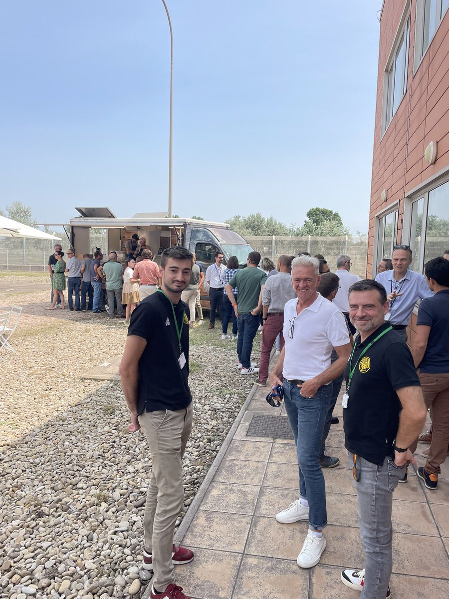 BusinessByers's tweet photo. Le staff des #BYERS en sortie au terminal méthanier @Elengy du Cavaou de la @villedefos 
Déjeuner et visite guidée du site par les collaborateurs #ELENGY dans un esprit très convivial. https://t.co/5yHyOjEVEV