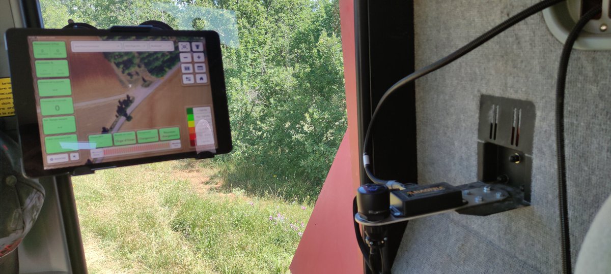 VernetDenis's tweet photo. Mise en route du capteur de rendement et d'humidité @FieldViewFrance aujourd'hui adaptable sur notre vielle MF 32 👍😉  ça a l'air d'être un super outil on a hâte de le prendre en main ! Par contre l'échelle de rendement va vite changer on est pas dans le nord ici 🤪 https://t.co/QmeQT3qmjz