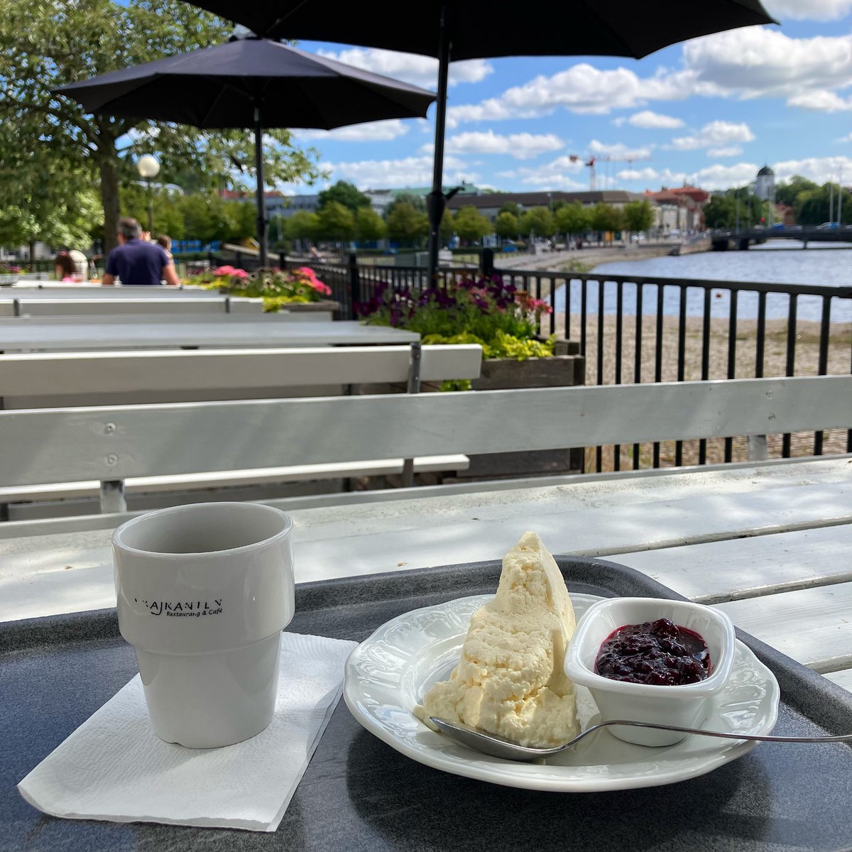 Äggost och kaffe efter sen morgonträning i Uddevalla.