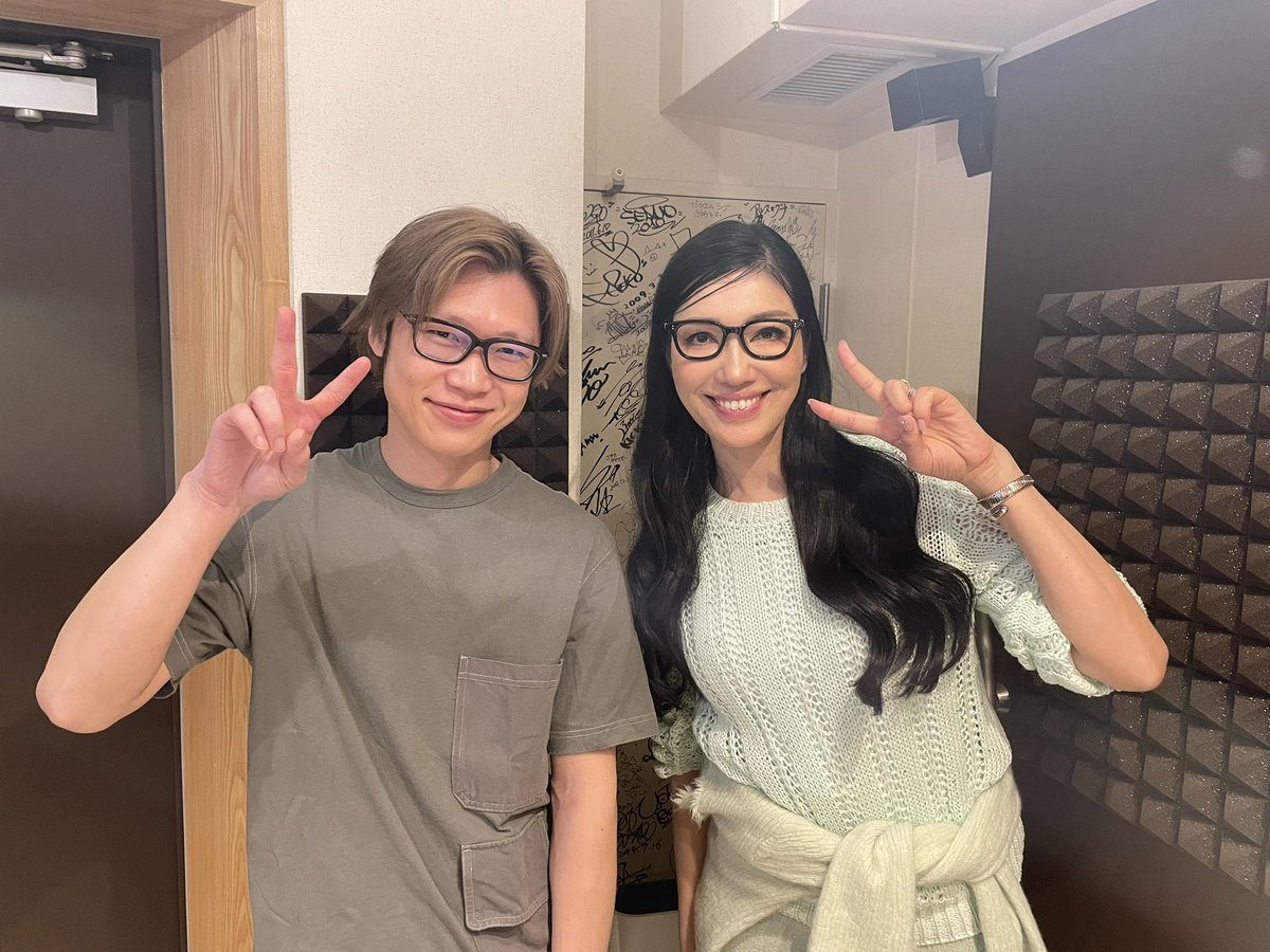 517masashi's tweet photo. 配信でもリリースされました
アンミカさんの
「アンミカーニバル」
リズム隊アレンジさせて頂いております。
歌のレコーディングにもお邪魔させて頂きました。
是非とも!
ご本人様より掲載許可頂いております。
#アンミカ さん
#アンミカーニバル
#リズムトラック
#HLLSPD https://t.co/Kp4Eh1ZGX3