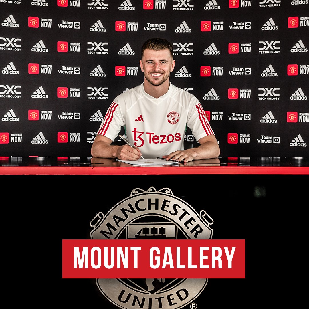 ManUtd's tweet photo. Dotted line = signed 😃🖊️

#MUFC