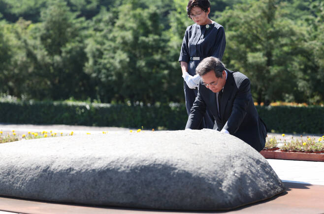 soraagain_'s tweet photo. #이낙연 "저의 첫 번째 학교는 김대중입니다. 두 번째 학교는 노무현입니다. 세 번째 학교는 문재인입니다. 세 분 대통령은 저를 적당히 공부시키지 않으셨습니다. 저 역시 그 학교 졸업장을 적당히 받지 않았습니다. 혹독하게 배우고, 탄탄하게 성장했습니다" https://t.co/RM9vLaUYxV