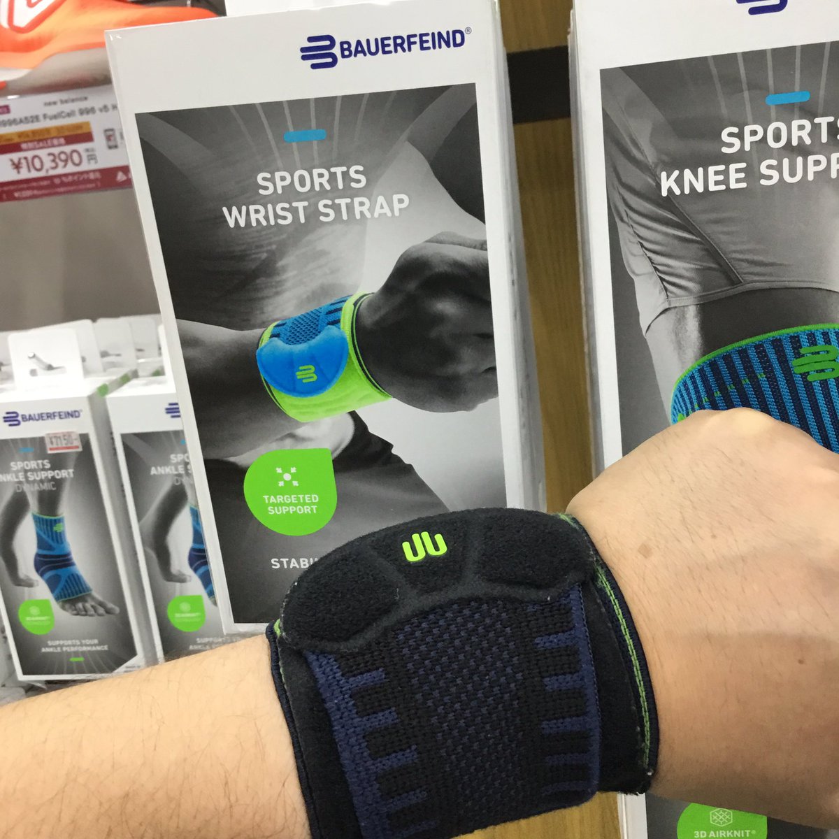 ishiiyokohama's tweet image. 左手首負傷中の #テニス🎾担当です

負傷中の私も愛用している手首 #サポーター をご紹介します‼️

#BAUERFEIND のSPORTS LINEの
SPORTS WRIST STRAP がオススメです♪

ニットによるコンプレッションと伸縮性に優れてストラップにより手首の安定性を向上💪

あるとなしじゃ大違い✨

#石井スポーツ