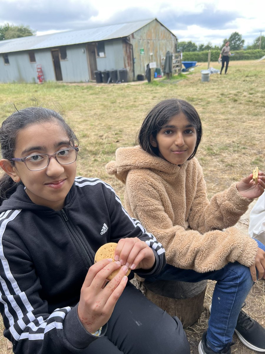We love s’mores 🔥✌🏻 <a href="/MissPenfoldCTS/">Miss Penfold</a> <a href="/MrLittleboyCTS/">MrLittleboyCTS</a> <a href="/CTS_Watford/">Cherry Tree Primary School</a>
