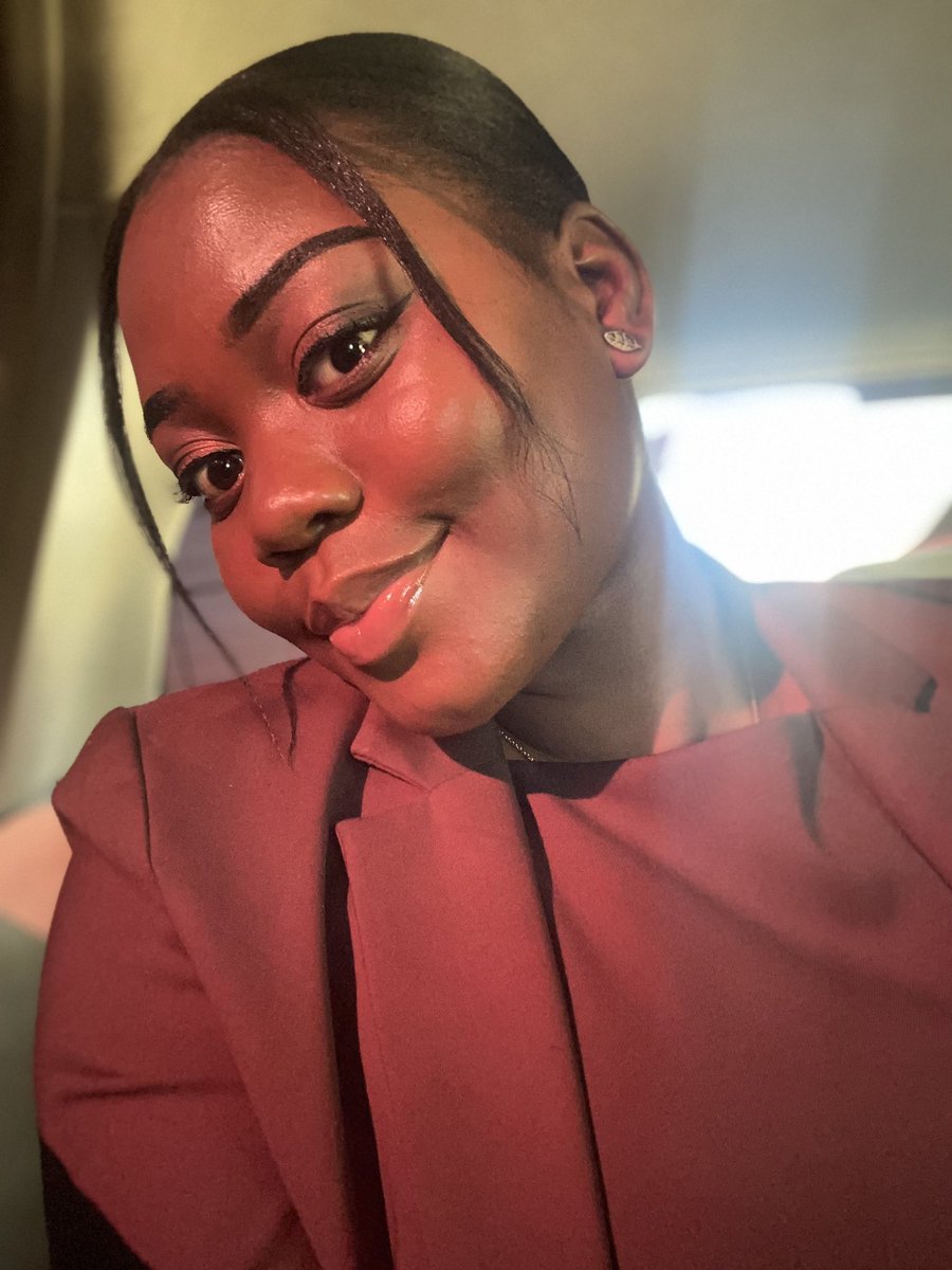 PreciousMuzeya's tweet photo. Do people glow after marriage or it’s just me 🥰 https://t.co/BC9U5fvwoD