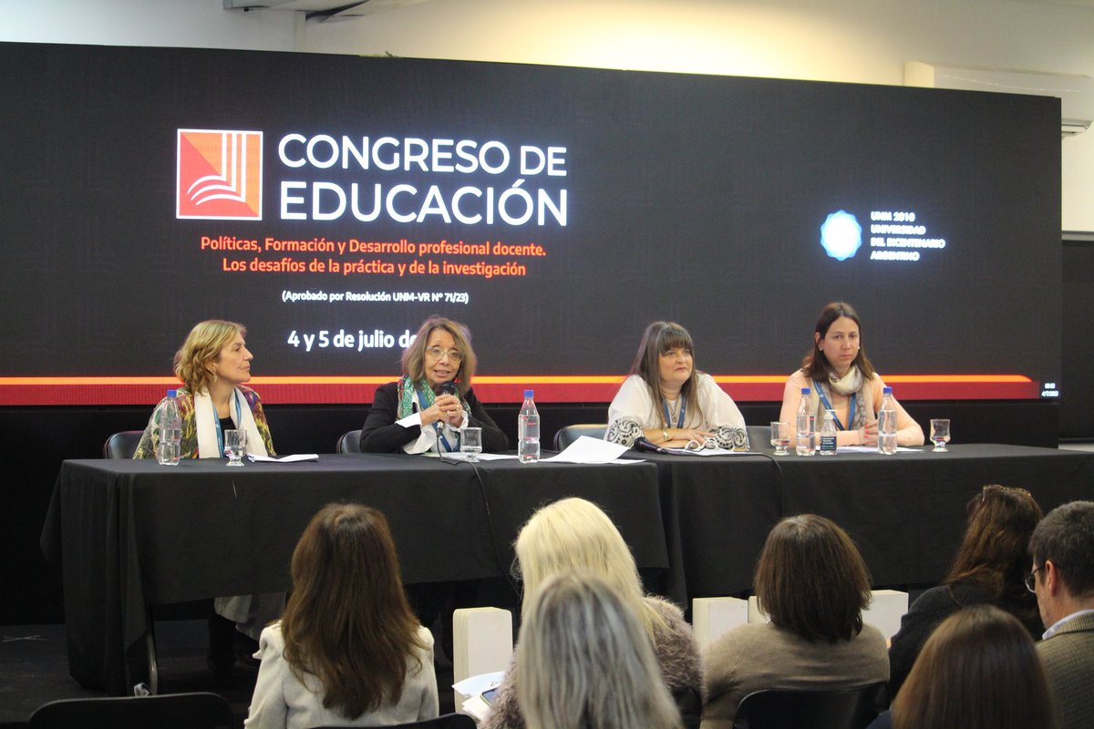etcheverry_jm's tweet photo. 🙋♂️ Ayer vivimos la primera jornada del Congreso de Educación de la @unimoreno. Contamos con la especial presencia del director general de Cultura y Educación de la Provincia, @AlbertoSileoni, el vicerrector de la #UNM, @alerobba, y cientos de expositores y participantes.
#CEDUC https://t.co/HIEusdApfc