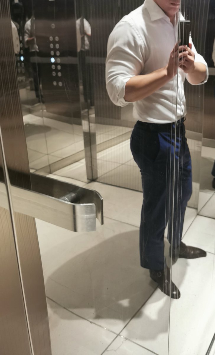 ltdd555's tweet photo. u gotta train ur legs https://t.co/WwjYDuA2el