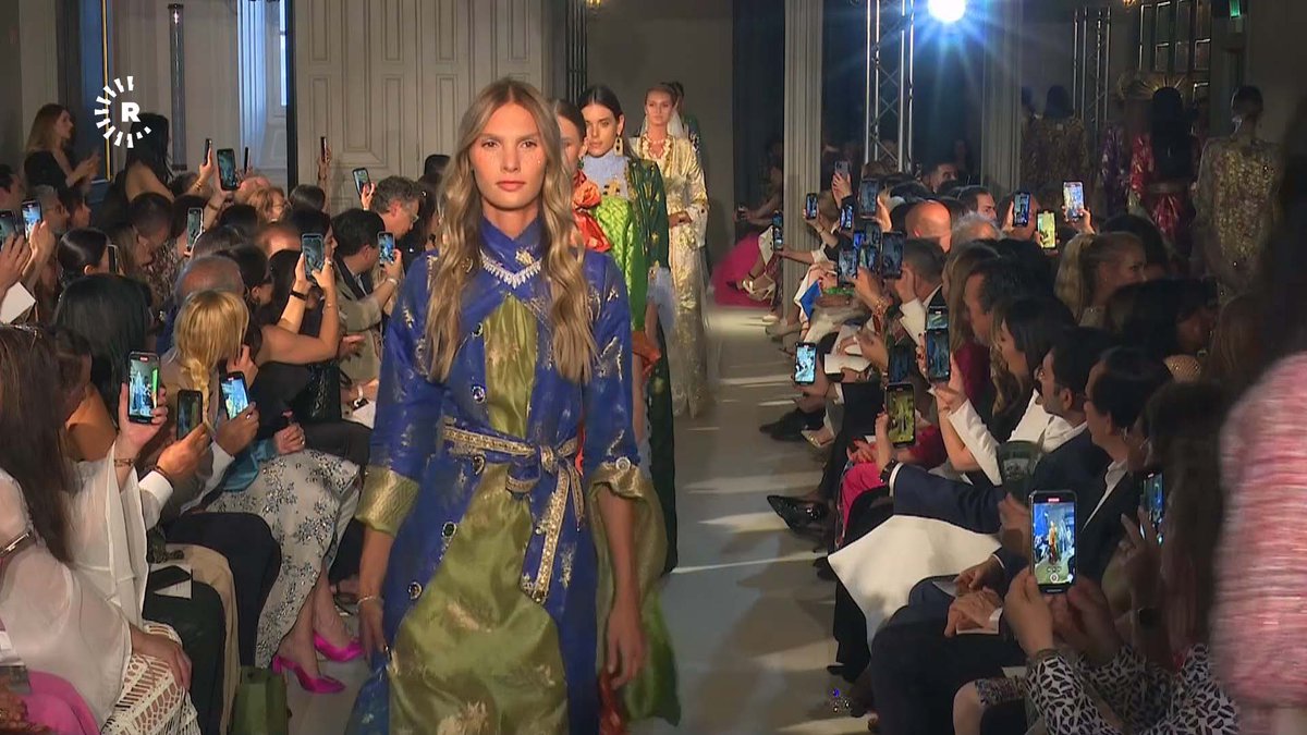 KrgFrance's tweet photo. Quelle fierté de voir les robes traditionnelles kurdes mises à l’honneur lors de la Fashion Week de Paris. 
Un grand bravo à la créatrice Lara Dizeyee, originaire de la Région du Kurdistan, qui a su dévoiler un défilé exceptionnel en revisitant les classiques du vestiaire kurde. https://t.co/KTwsc6PHin