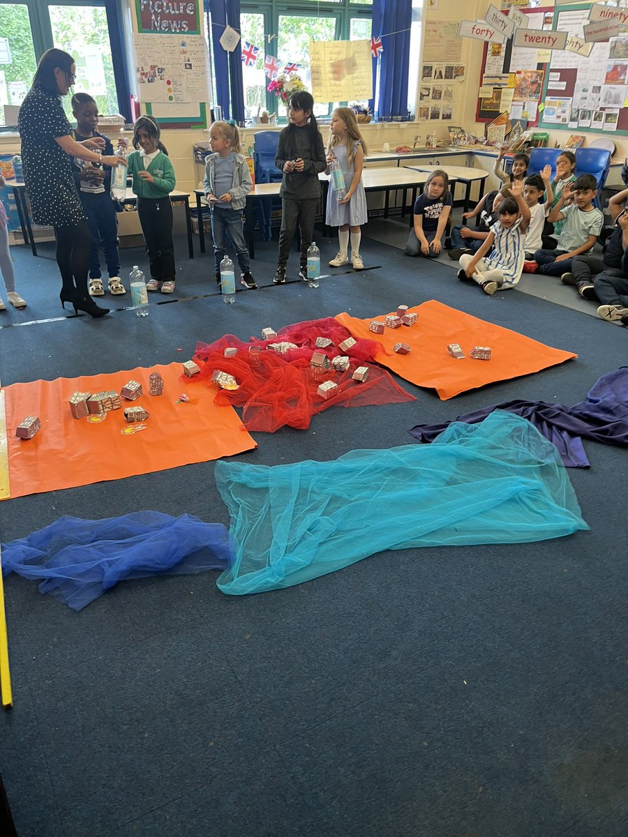 We are loving hosting our Madrid teachers through <a href="/sheffhallamuni/">Sheffield Hallam University</a> today. Some fabulous discussions about research-informed teaching in science. Thank you to <a href="/JoelleHalliday/">Joelle Halliday</a> for making this happen.❤️❤️