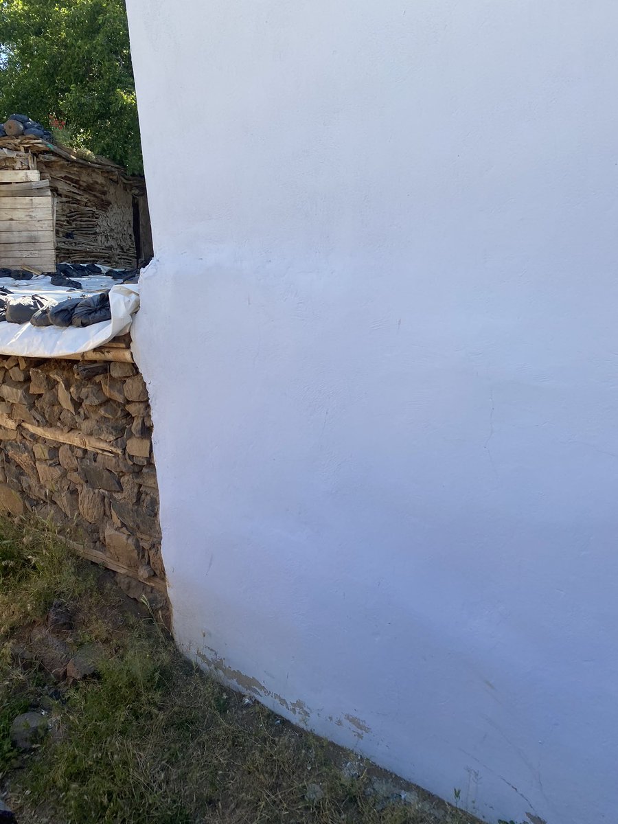 Bir duvar dibindeyiz…