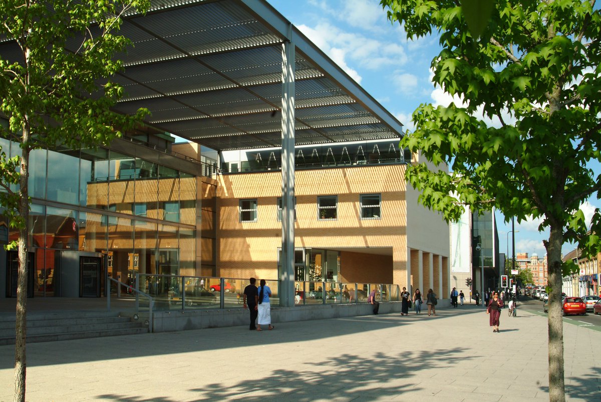 ConferenceSBS's tweet image. ☀️What a difference the sun makes at the front of our business school ☀️

If you are interested in getting in holding event at in one of spaces within the business school, please email us on the below ⬇️⬇️⬇️ 

conference@sbs.ox.ac.uk
