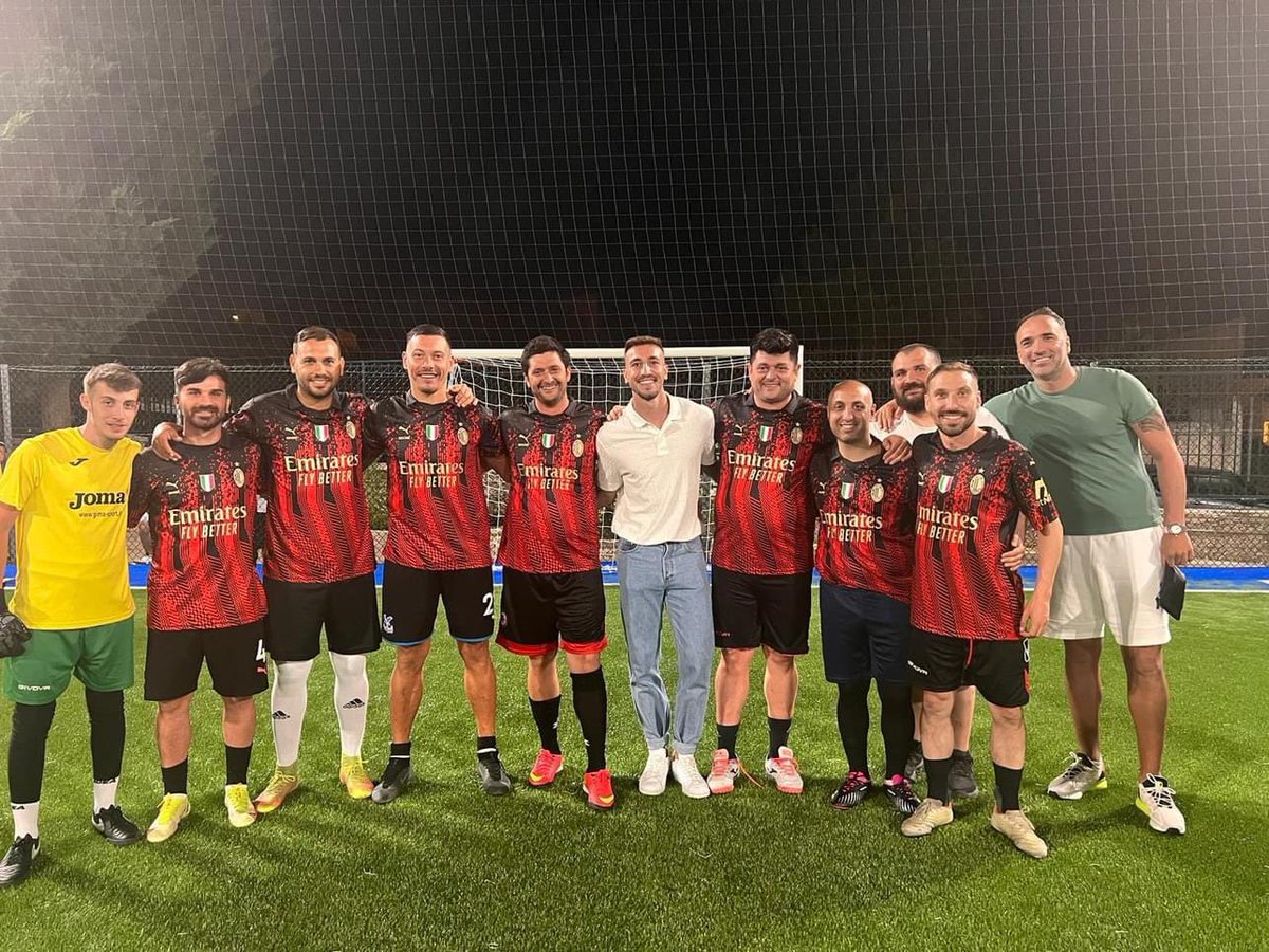 LouGirardiReal's tweet image. Il #Milan club Canosa di Puglia non si fa mancare nulla… Con noi anche #Castrovilli 👹 @AntoVitiello ☺️