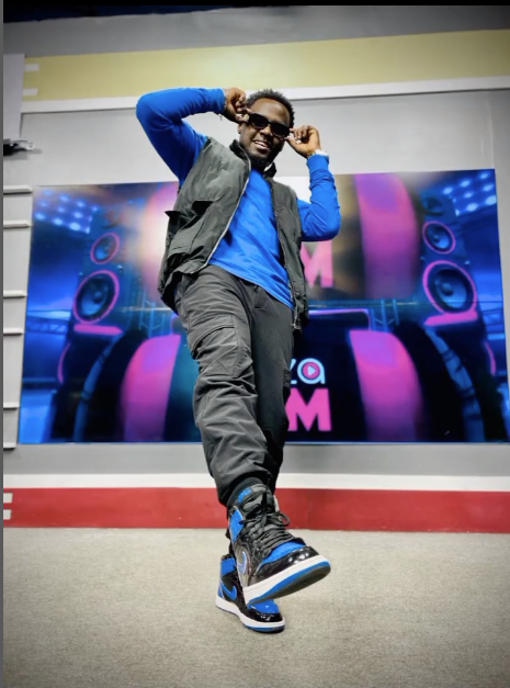 sparktvuganda's tweet photo. Indulge in the lunchtime groove at Spark TV! It's that time of the day when you can sway to your favorite music hits. Make your request now and immerse yourself in the electrifying beats.
 #CHEZAdotCom with Kheem GK https://t.co/WQPbpDUcTt