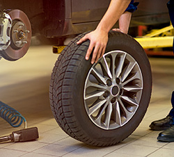 #TestDGT ¿Qué hay que hacer para que el vehículo tenga mejor agarre en la calzada?

    A. Inflar los neumáticos más de la presión recomendada
    B. Cuidar que la profundidad del dibujo no sea inferior a 1,6 mm
    C. Usar neumáticos radiales delante y diagonales atrás