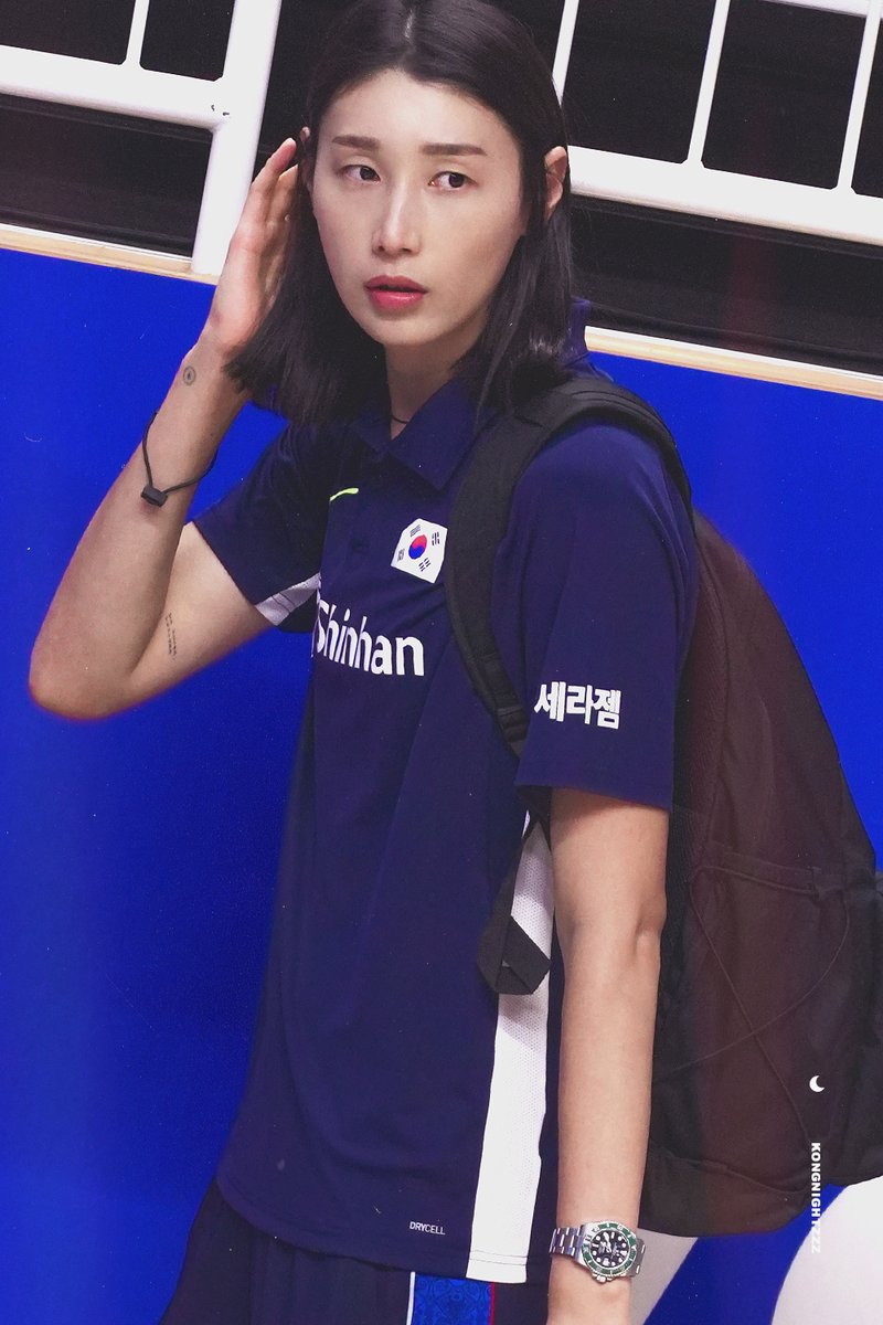코밤 tweet media