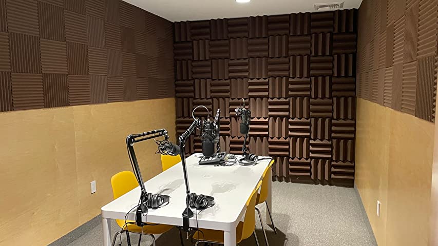 Another podcast studio by our friends at AZ Los Angeles! . SHOP NOW: ow.ly/EpIh50OHoCz . #podcasting #podcast #acousticpanels #acousticfoam #acousticsolutions #soundassured #soundabsorption #sounddampening #acoustictreatment #acousticsolutions #podcastsetup #podcaststudio
