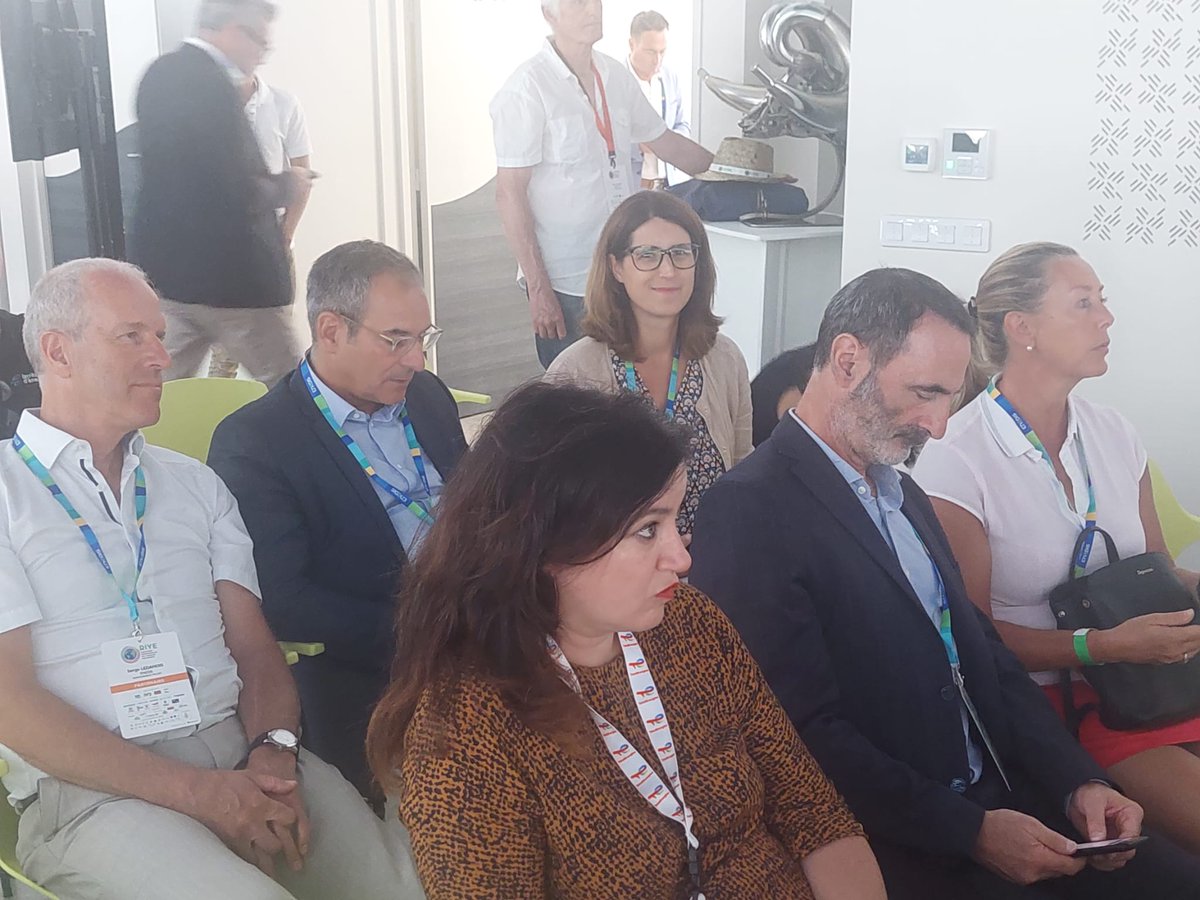 🚙 En direct des <a href="/RIVEevent/">RIVE</a> , Enedis, représenté par <a href="/P_de_Firmas/">Pierre de Firmas</a>, réaffirme que le véhicule électrique est un levier de la transition écologique, dont le réseau public de distribution d'électricité est la colonne vertébrale 🌿