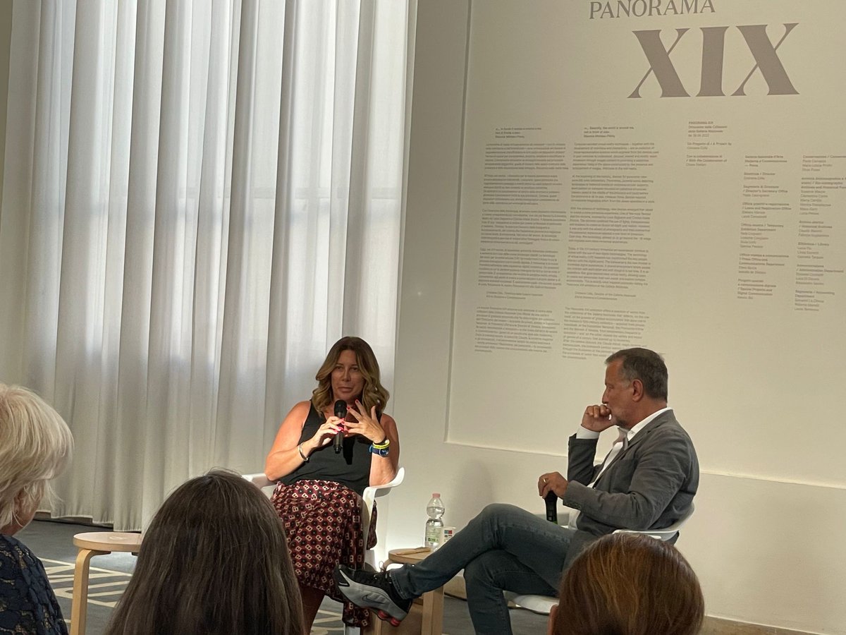 Errorigiudiziar's tweet image. Presentando a Roma, con @Apndp, il suo libro ("Testa alta, e avanti") @gaiatortora ci ha regalato questa bella dedica. Quel «preziosi» -  detto da lei - vale moltissimo. Continueremo a lavorare per restarlo, anche per tutte le vittime di #errorigiudiziari e #ingiustadetenzione.