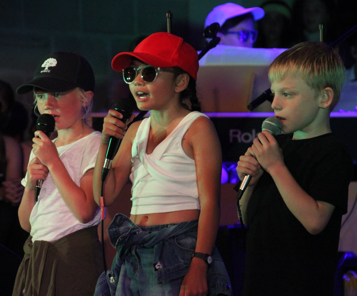 Mount_Kelly's tweet photo. The Wortham Hall rocked last night to the sound of the fifth annual Mount Kelly #BandGig. Over 130 performers from Years 3 to 8 took to the stage in a fabulous celebration of music, supported behind the scenes by a team of pupil techies &amp; Miss Hansford
#gig #music #MountKelly https://t.co/XkleGSsLTm