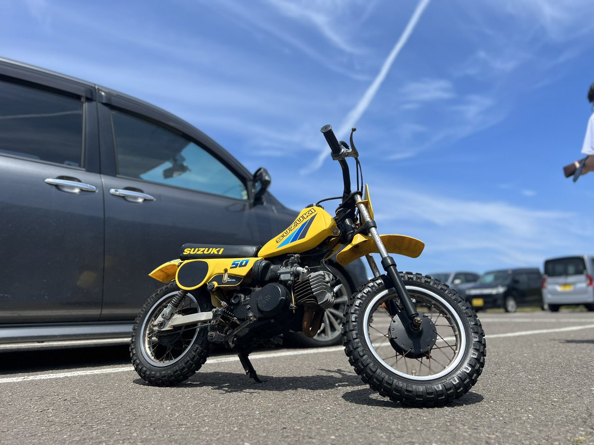 misakiya_8198's tweet photo. メットとバイクの比率がボンバーマン級w
#龍飛
#岬屋
#DRZ70
#JR50
#うちの看板車
#何気にシエンタちゃん https://t.co/KGSfINGQVe