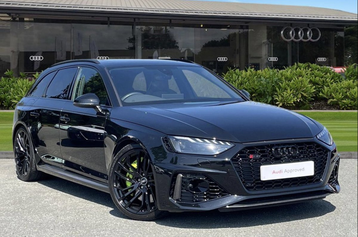 rafiquemuzhaffa's tweet photo. 2021 Audi RS4 Avant Carbon Black Edition
RM650,000

444hp, 0-100km/h in 4.1s. This one fitted with RS' sports exhaust

Someone requested for a green brake pad but doesn't exist yet. Tapi kalau nak green caliper, I found your car @azrulazwarsam 

Cash or cheque? https://t.co/XhZK2h0GAy