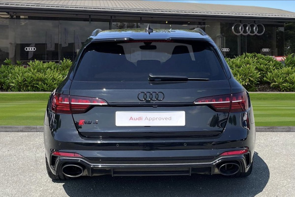 rafiquemuzhaffa's tweet photo. 2021 Audi RS4 Avant Carbon Black Edition
RM650,000

444hp, 0-100km/h in 4.1s. This one fitted with RS' sports exhaust

Someone requested for a green brake pad but doesn't exist yet. Tapi kalau nak green caliper, I found your car @azrulazwarsam 

Cash or cheque? https://t.co/XhZK2h0GAy