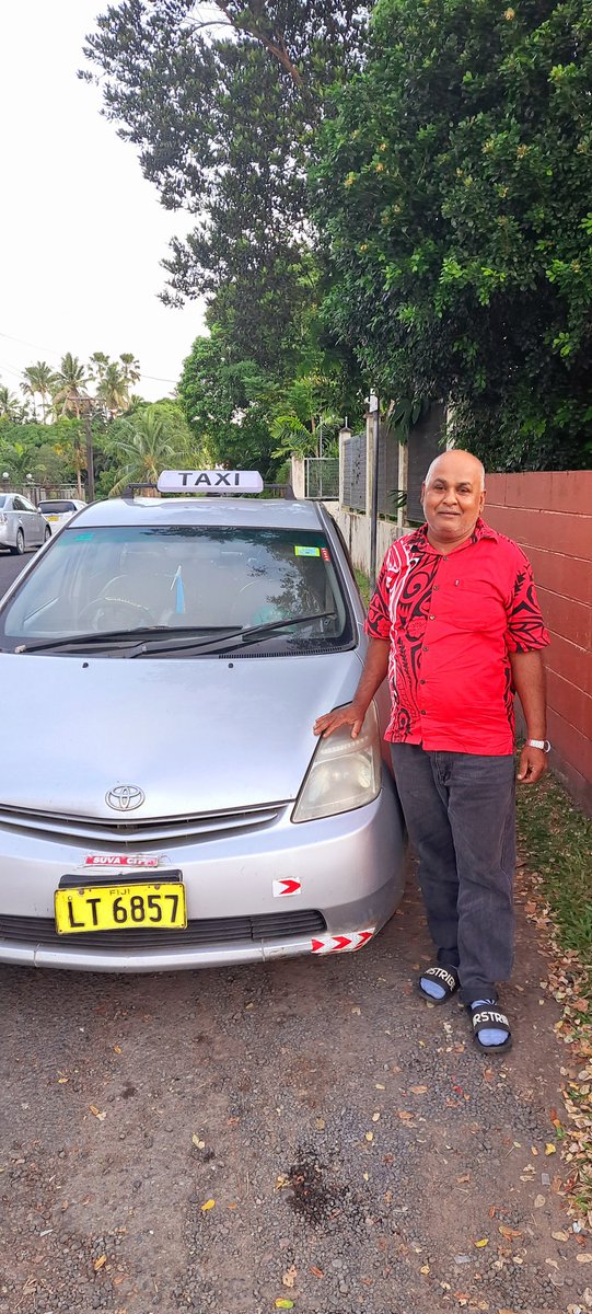 A big vinaka vakalevu to this taxi driver Mr Mukesh Chand who had the honesty to return a colleague's phone to the hotel we're staying in.
My colleague had dropped his phone in the taxi and when he found it;returned to the hotel to give back the phone to it's rightful owner.