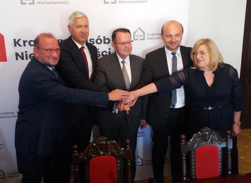 gospodarkaPodk1's tweet photo. Nowe mieszkania na wynajem zbuduje w Rzeszowie i w Nowej Dębie spółka SIM Ziemi Podkarpackiej. Szczegóły w linku https://t.co/sSyQm6mznx @podkarpacki1 https://t.co/DI5Ae5VykF