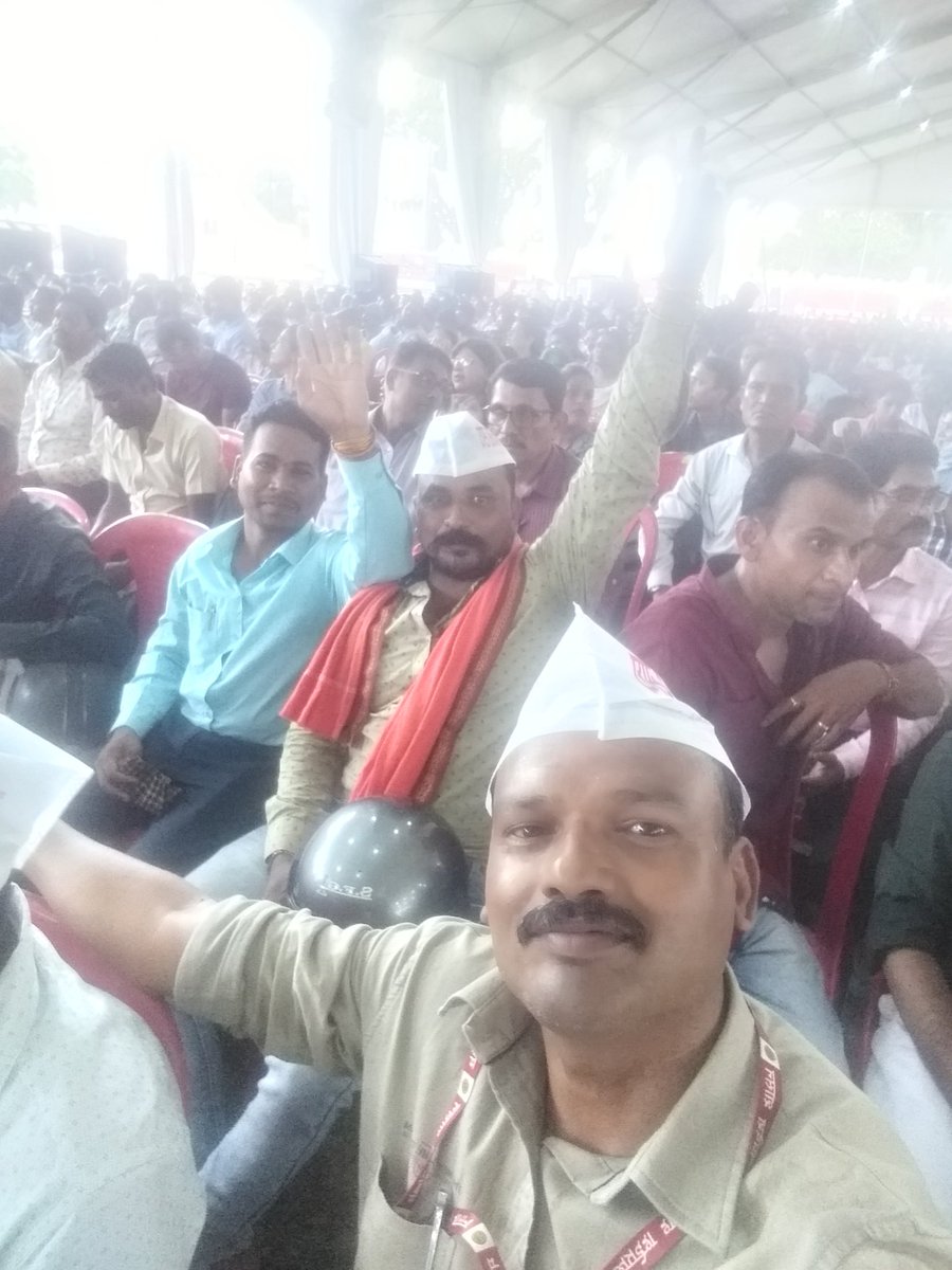 Nisandheh संविदा को मामा जी ने बहुत ही सुन्दर ओर बहुत ही जानदार तरीके से जो नियमित कर्मियो के समान देने की बात कही हे उसे अमल मे लाया जाये फिर आगे की रणनिति हम आगे बनायेंगे।