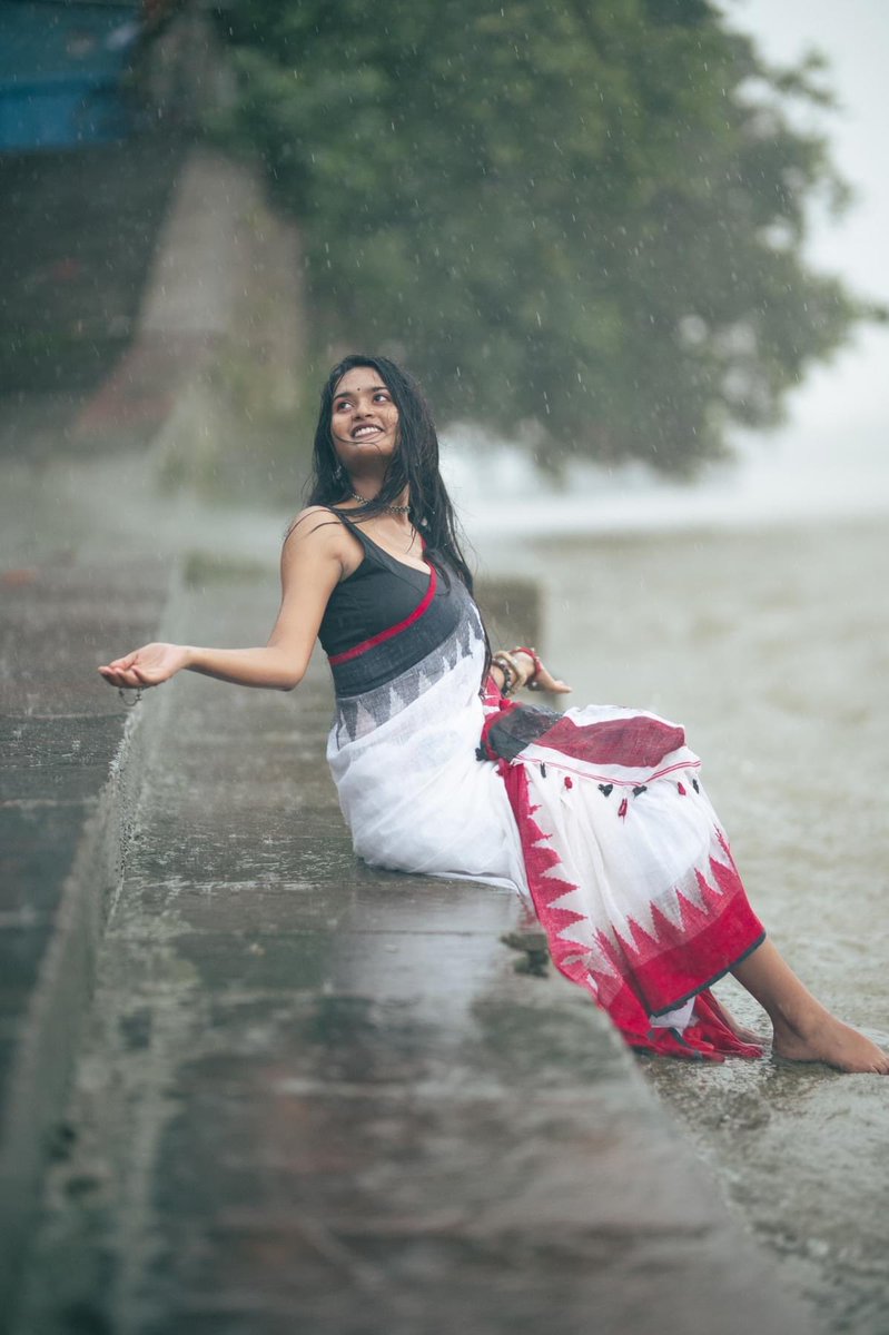 camera__wala's tweet photo. Rain &amp; Kolkata is Perfect Romantic combination 🤍

#rain #kolkata #portrait #mood #romantic #photooftheday #love #lifeisgood https://t.co/FZCLR6vrAk