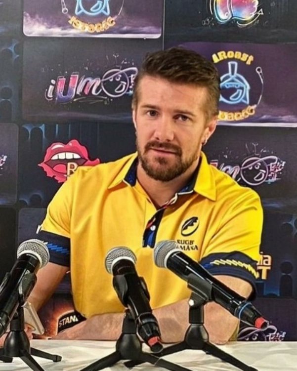 DanyD_miamor's tweet photo. DANY D mi amor ❤️ la @iumor.romania cu @serbancopot

#danyd #miamor #transilvania #iumor #sport #footbal #serbancopot #micorazon #bearded #maluma #daviddeckham  #solistnunta #messi #wedding #nunta  #petrecere  #raggaeton https://t.co/YgVDTqFbOe