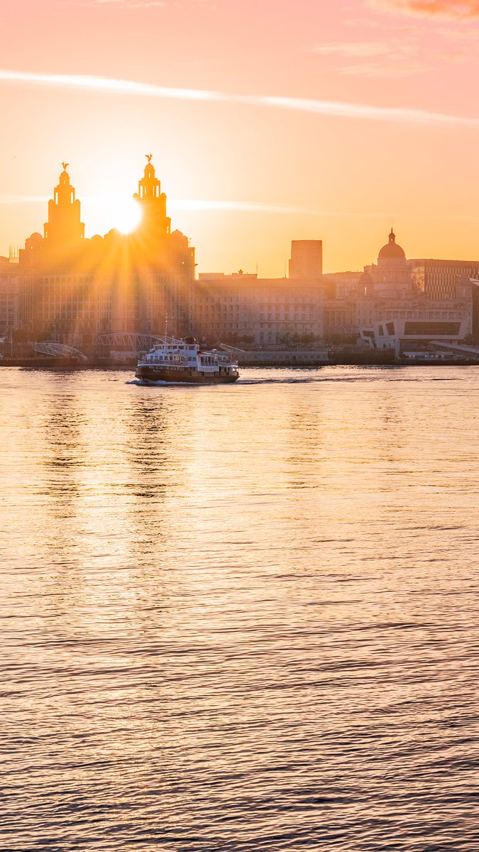 Good morning, folks. #Liverpool phone wallpaper. Please help yourself.