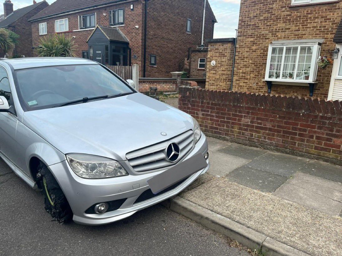 MPSHavering's tweet photo. Monday evening #EATaskforce were out until 0230 hours.
9 Incidents attended. A Stolen Vehicle recovered, dealt with a Robbery and an Road traffic collision!
These officers are unpaid volunteers.
To find out how you can get involved check out https://t.co/ZfSyaIsCMm https://t.co/c2ZXq6YDf8