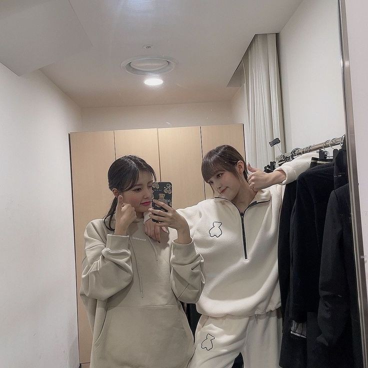 crivillains's tweet photo. ⠀

Happy happy to the hyewon to my yena! My dearest Eiren, I miss you so much. I hope you have a good one! ( @MAM0RlTAI )

⠀ https://t.co/zOxOgToV3n