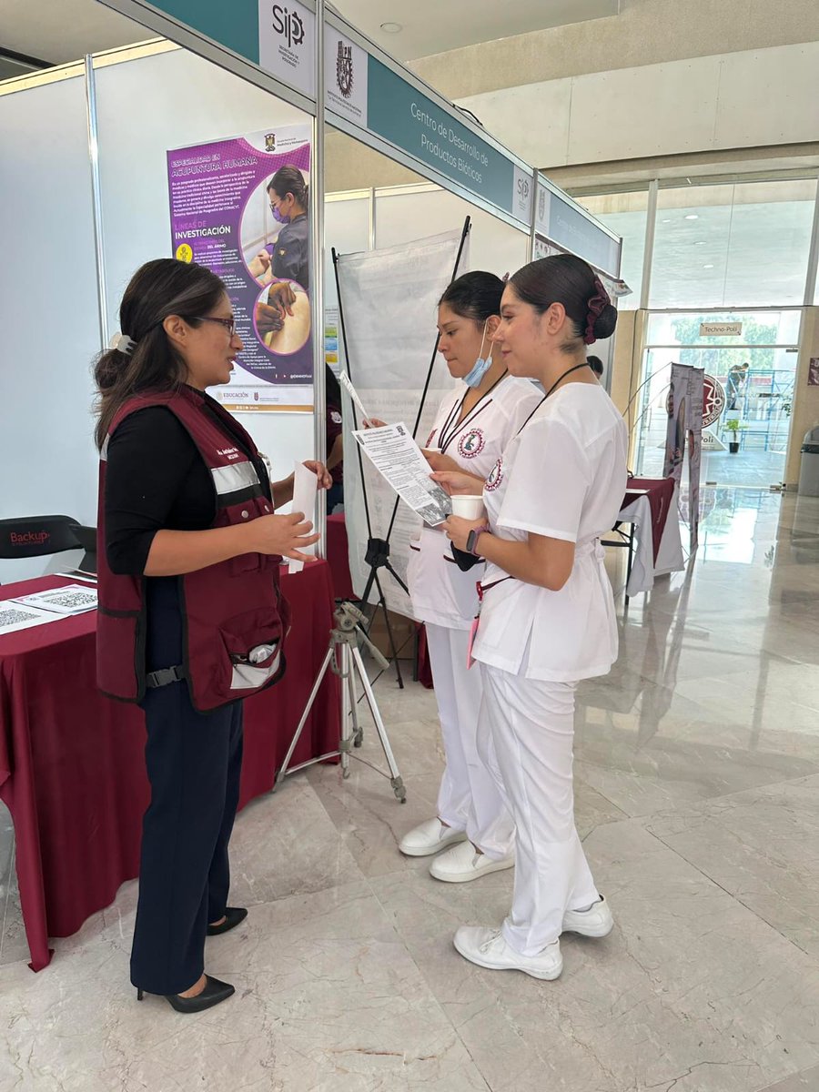 mcsosh_ipn's tweet photo. En el marco de la #ExpoPosgrado 2023 del @IPN_MX, la #MCSOSH participó en el stand de la #ENMH entregando información escrita a los asistentes, también se realizaron charlas sobre primeros auxilios y se midió el ruido ambiental en dicha expo.
#SoyIPN | #OrgullosamentePolitécnicos https://t.co/oW16jen3gl