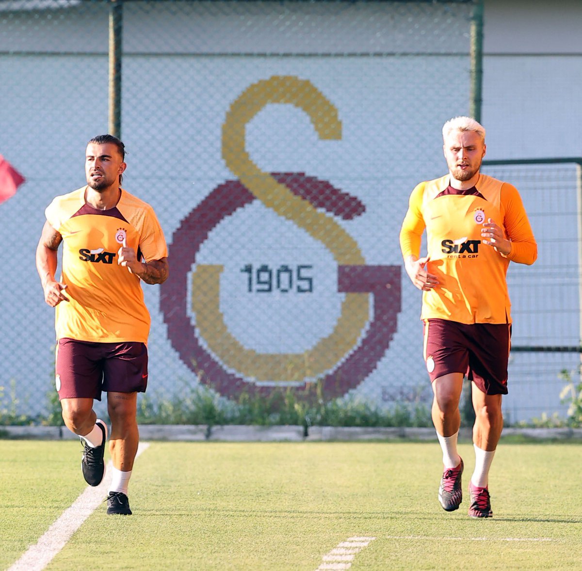 GalatasaraySK's tweet photo. Günaydın #Galatasaray Ailesi https://t.co/lPuSj0nf4e