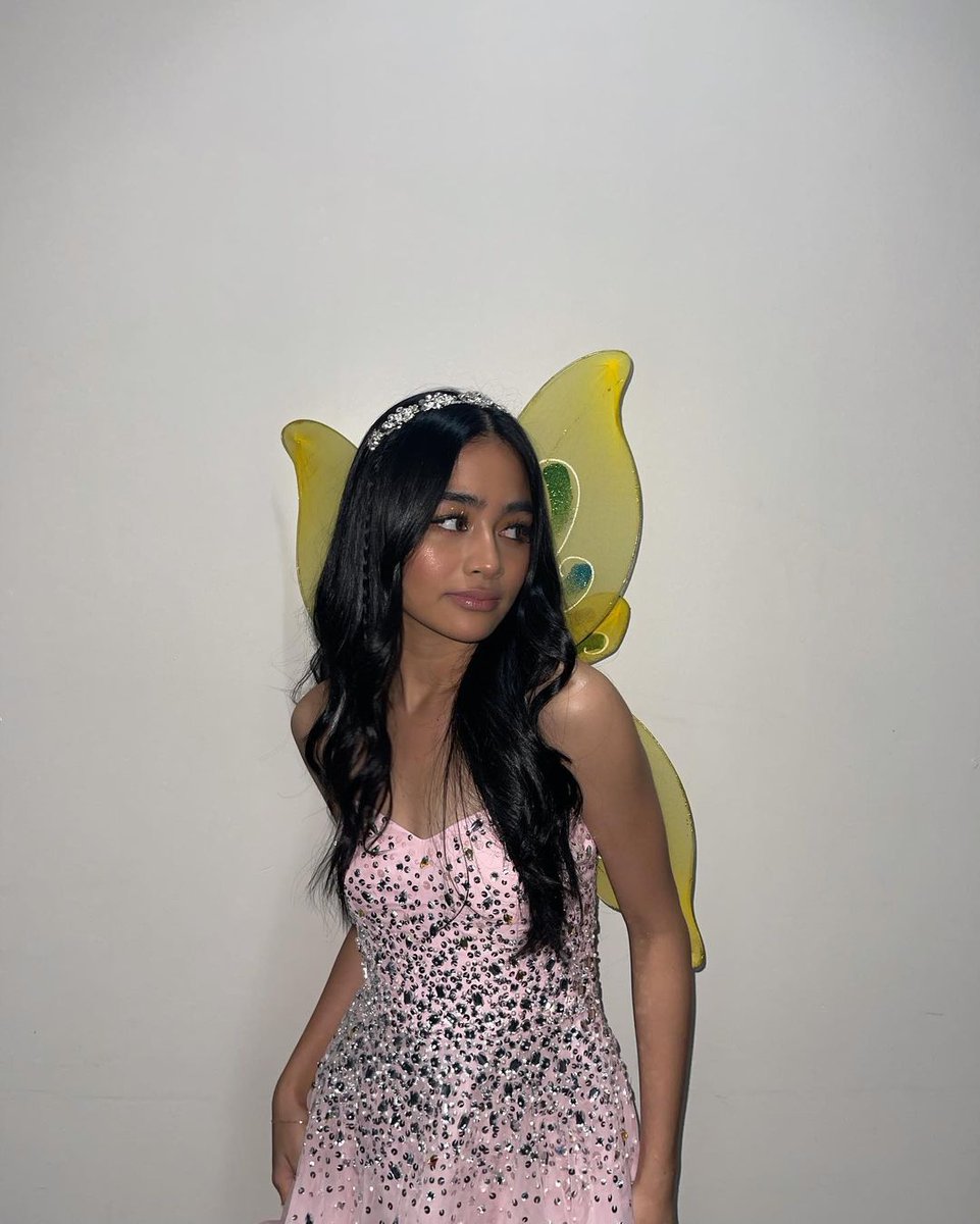 hourlyvivoree's tweet photo. #Vivoree | @vivoree https://t.co/V5IfuRJ6AM