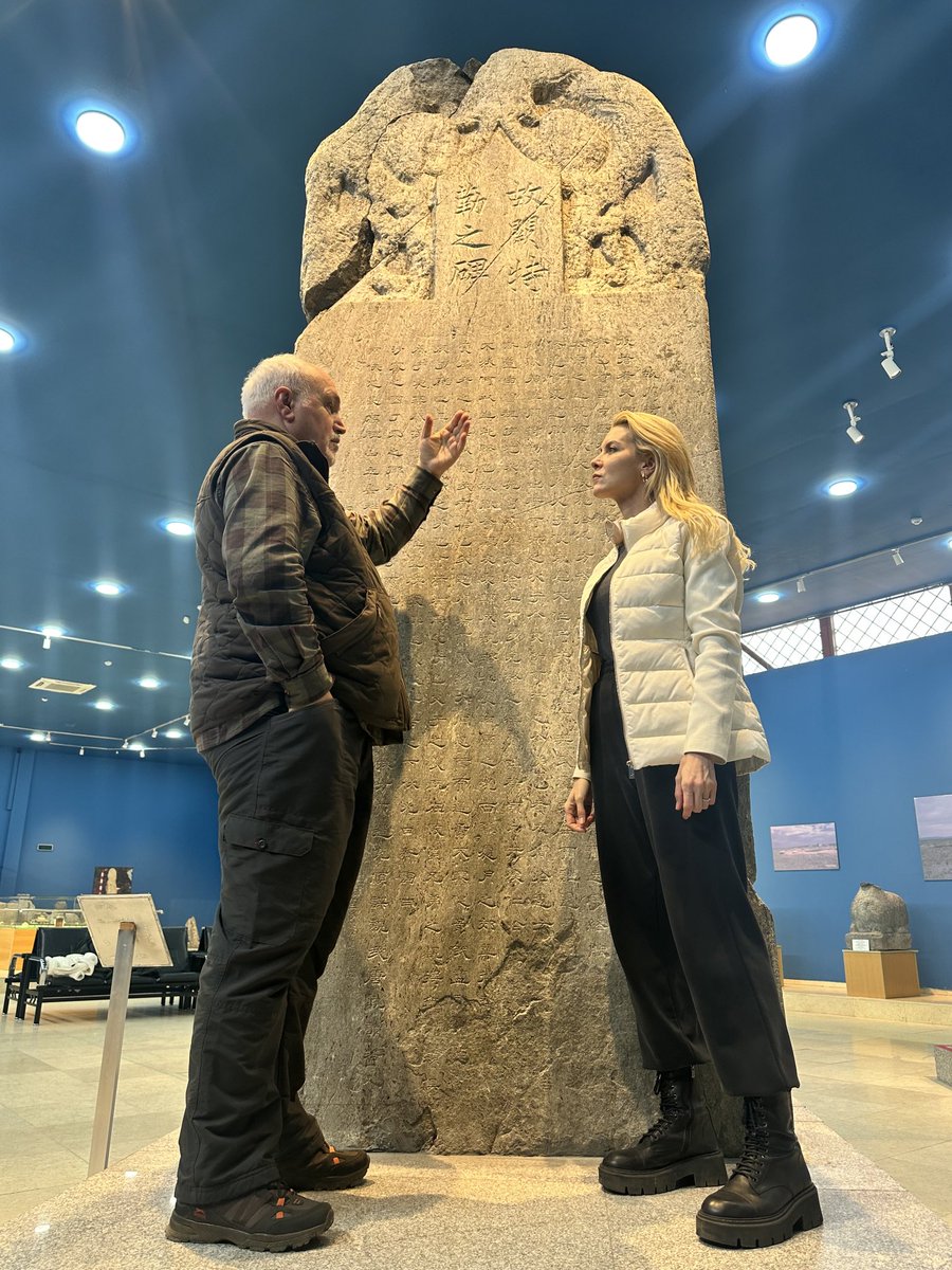 Pelin Çift Hanıma Kül Tegin Yazıtının Çince metnini anlatırken …