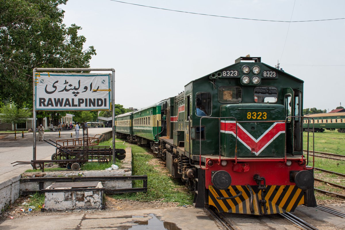 La estación de tren de Rawalpindi, la hermana caótica y desorganizada de Islamabad. 🇵🇰🇵🇰🇵🇰