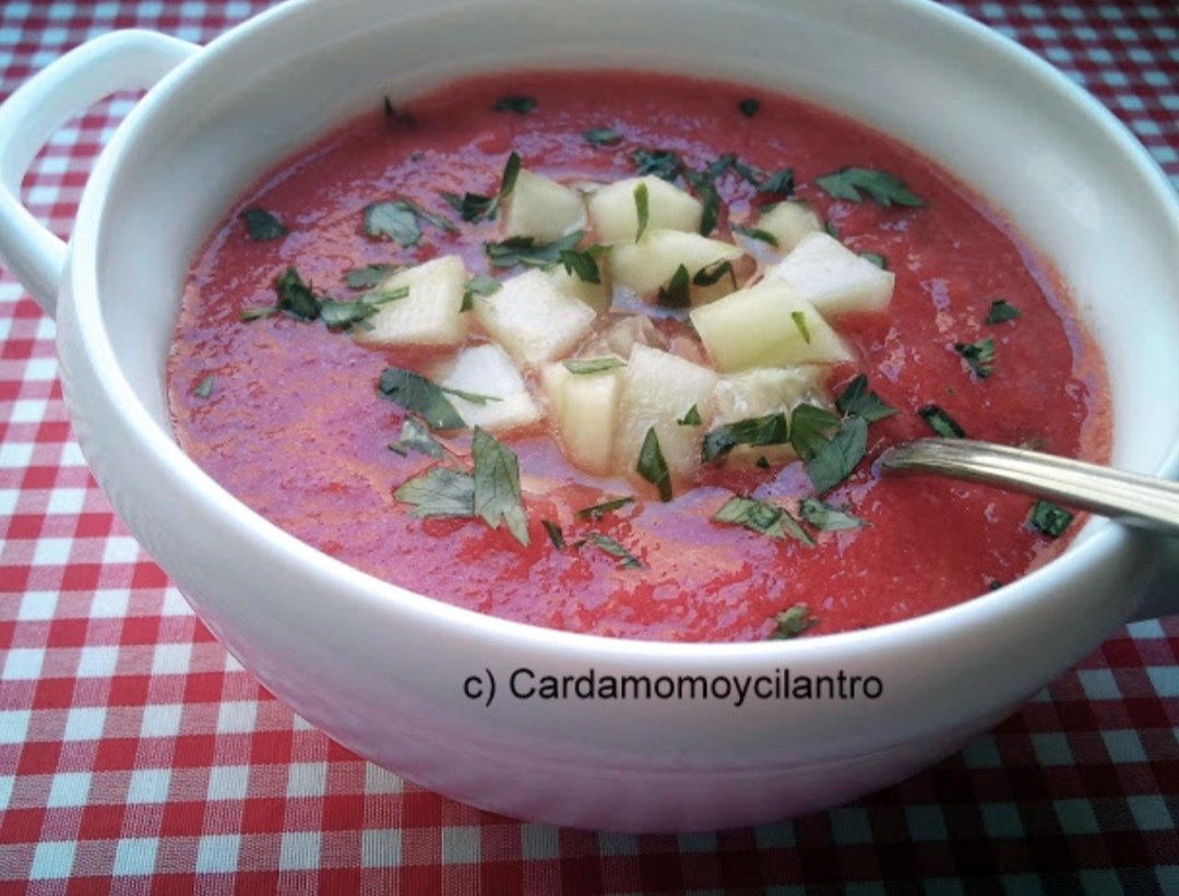 Sopa fría de tomate 🍅 con limón 🍋 y pepino 🥒

#Receta

cardamomoycilantro.blogspot.com/2017/06/sopa-f…