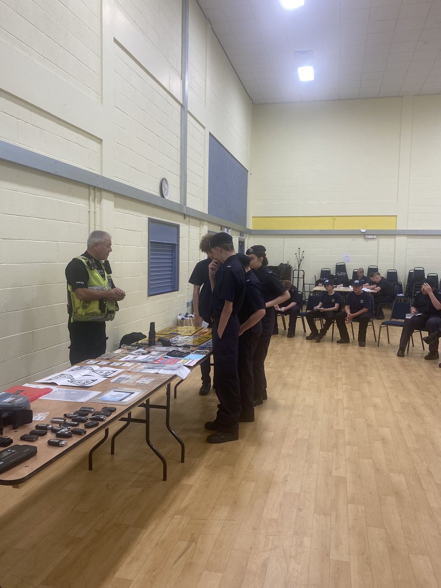 portdoverpolice's tweet photo. Yesterday PC61 Thwaites joined the Kent Cadets in Ashford where he gave them an insight into vehicle crime and identifying stolen vehicles. A fun evening with lots of important things learnt. #CommunityEngagement #JointWorking #KentVPC DS https://t.co/U6dI3cB14U